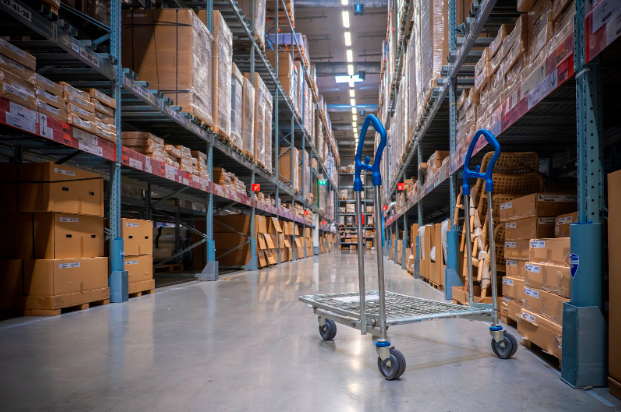 Виды грузовых и складских тележек: особенности и характеристики