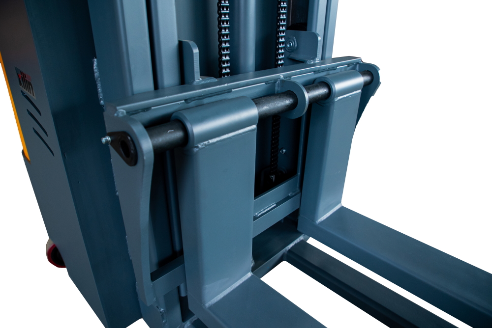 Штабелер самоходный 1,5 т 1,6 м XILIN CDD15K-EN с раздвижными вилами (с платформой)