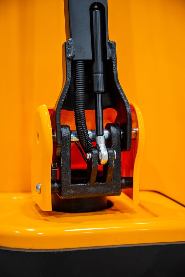 Штабелер самоходный 1,2 т 3,0 м TOR CQDA1230-EL (сопровождаемый) Li-ion