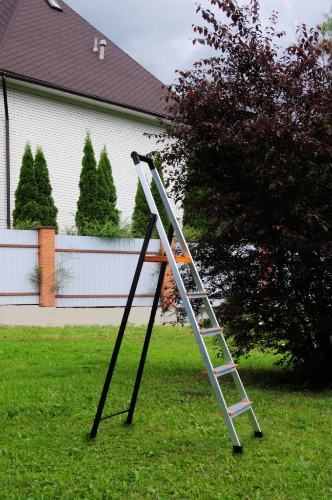 Алюминиевая стремянка Фаворит 104+1 (105)